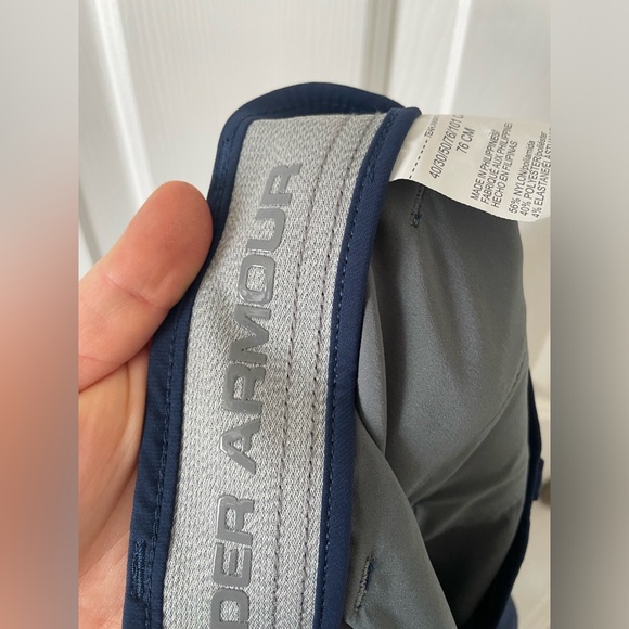 Sleek and Stylish: Under Armor Tapered Pants 0360 - Picture 9 of 9